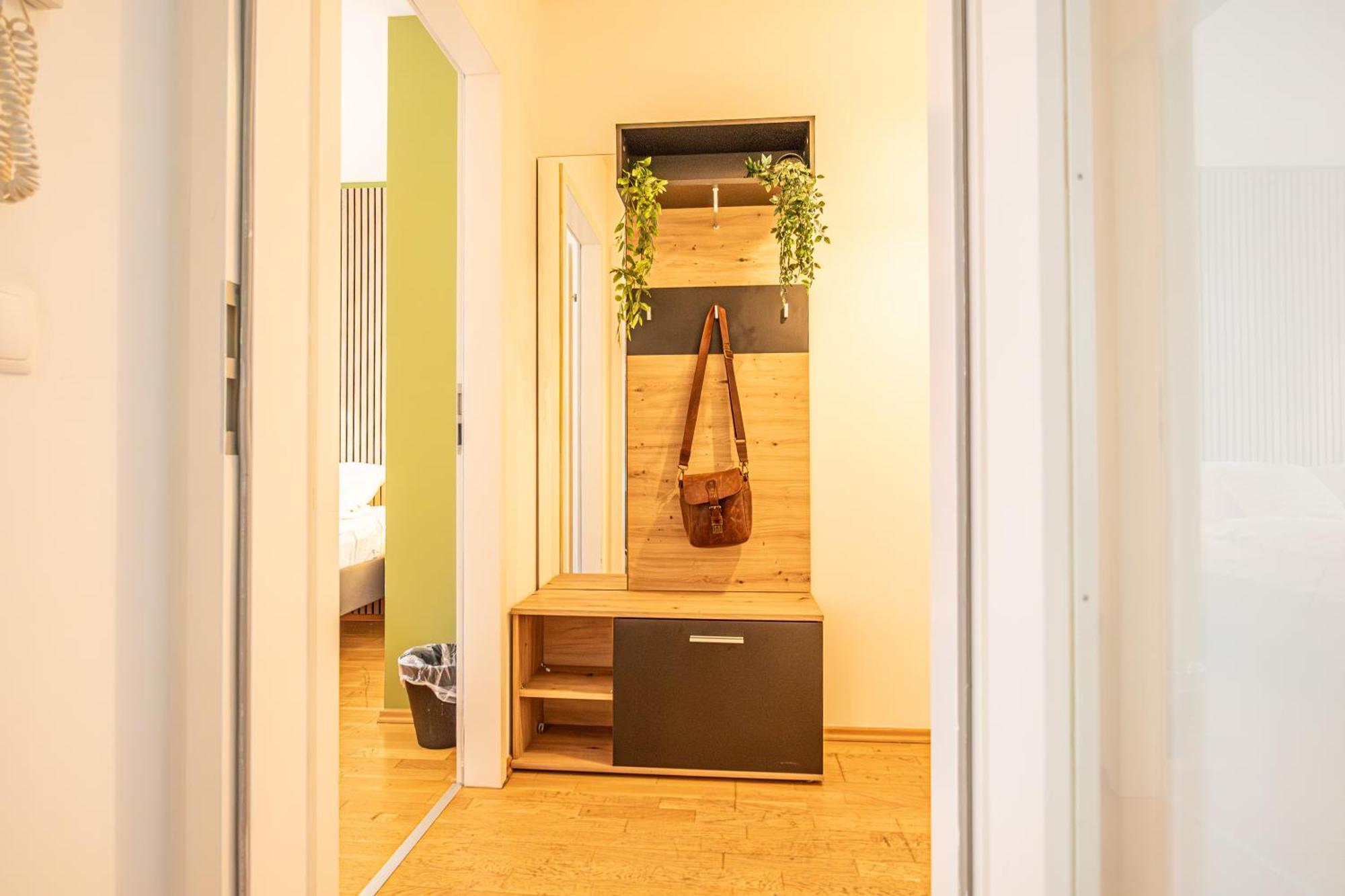 Charming 1Br, Steps From Reumannplatz U1 Viena Exterior foto