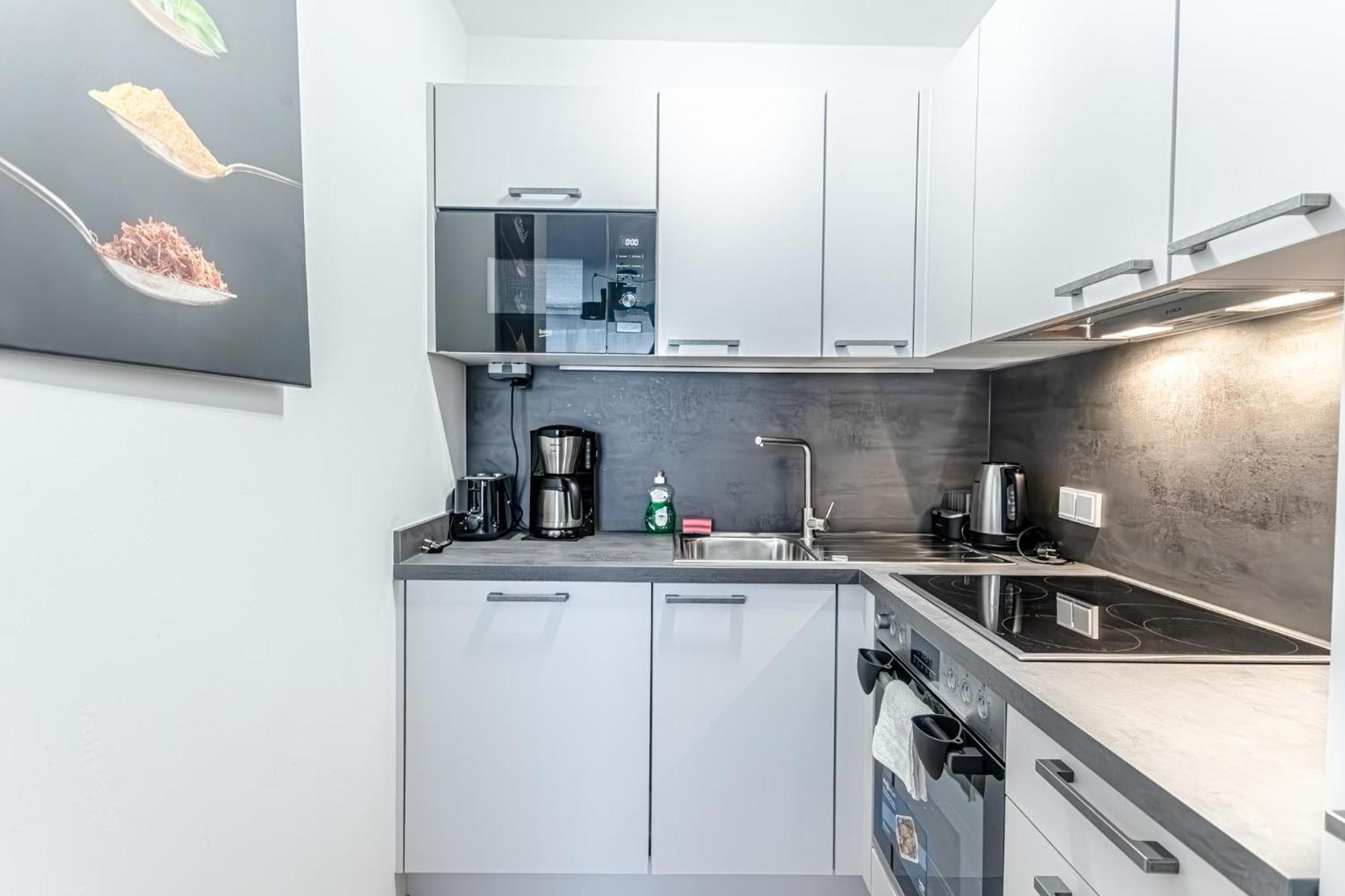 Charming 1Br, Steps From Reumannplatz U1 Viena Exterior foto